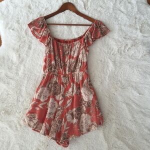 Amuse Society Kiss & Tell Floral Print Romper Ladies S Coral Cream Shorts Ruffle